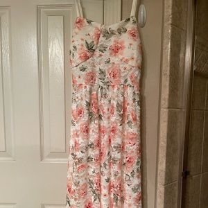 New without tags, beautiful floral Lace dress